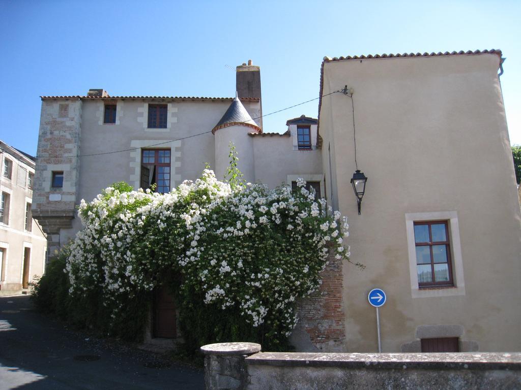 Bed and Breakfast Le Logis des Tourelles à Beaupréau Extérieur photo